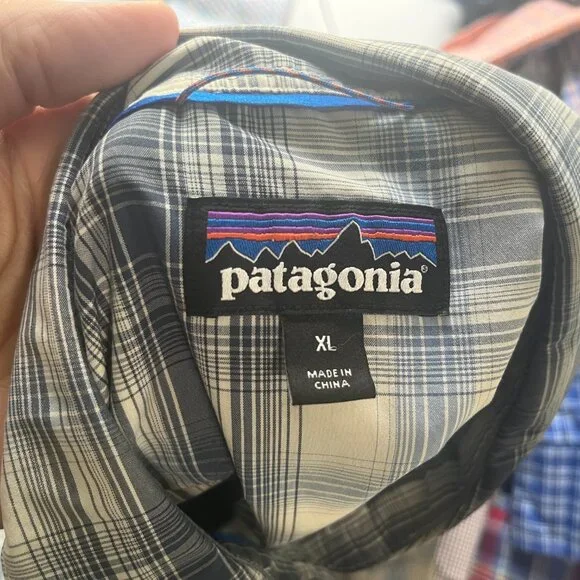 Patagonia Men's ivory and blue plaid short sleeve moisture wicking shirt XL EUC - Picture 6 of 7